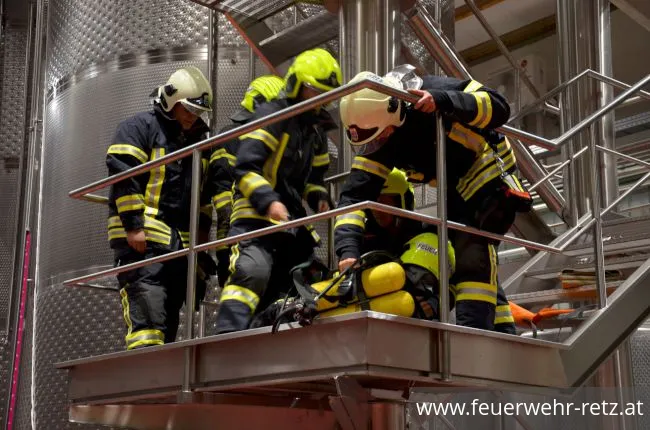 Foto 18, 28.09.2018, Gärgasunfall in Weinkellerei - Übung in Großtanklager