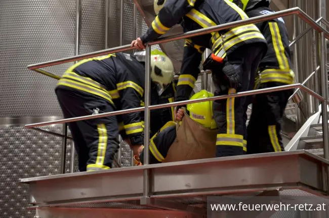 Foto 19, 28.09.2018, Gärgasunfall in Weinkellerei - Übung in Großtanklager