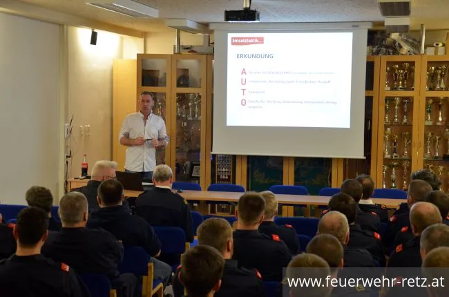 Foto 4, 29.02.2020, Winterschulung im Feuerwehrhaus Retz - Alternative Antriebe - Interessanter Vortrag