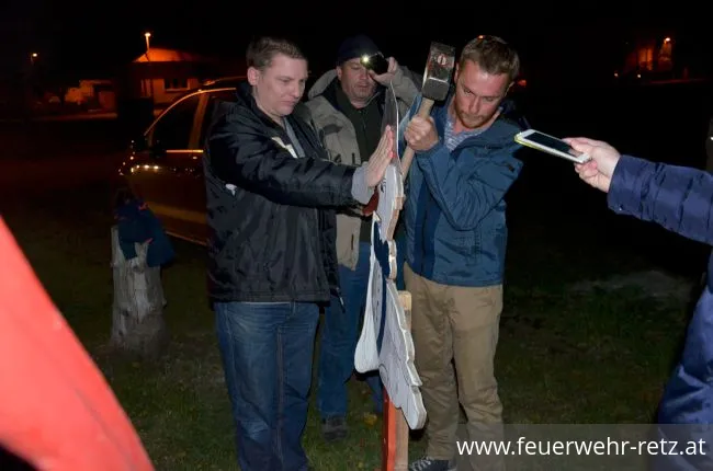 Foto 2, 02.11.2017, Storch aufstellen bei Oberfeuerwehrmann Manuel Fasching