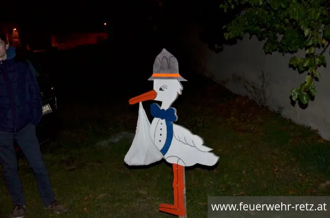 Foto 4, 02.11.2017, Storch aufstellen bei Oberfeuerwehrmann Manuel Fasching