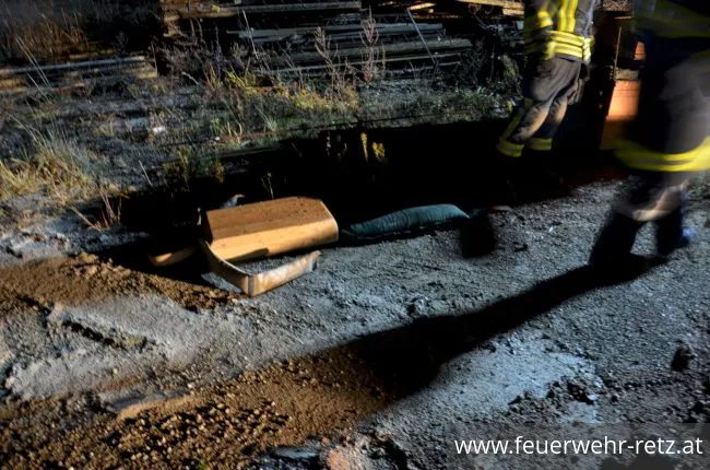 Foto 7, 27.11.2017, Technische Übung für die Feuerwehr Retz - Gebäudeeinsturz nach Explosion