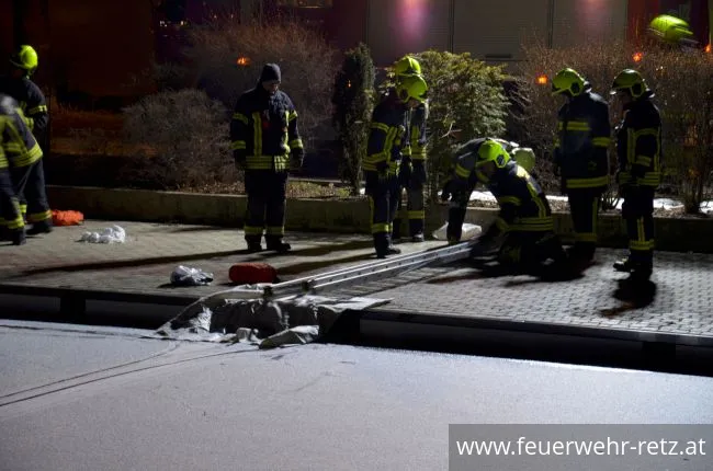 Foto 5, 01.03.2018, Übung - Person auf Eisfläche verunfallt Foto 5, 01.03.2018, Übung - Person auf Eisfläche verunfallt