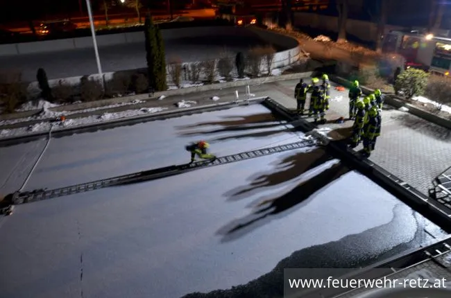 Foto 9, 01.03.2018, Übung - Person auf Eisfläche verunfallt Foto 9, 01.03.2018, Übung - Person auf Eisfläche verunfallt