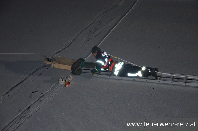 Foto 10, 01.03.2018, Übung - Person auf Eisfläche verunfallt