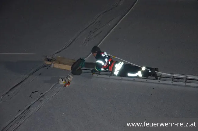 Foto 10, 01.03.2018, Übung - Person auf Eisfläche verunfallt Foto 10, 01.03.2018, Übung - Person auf Eisfläche verunfallt