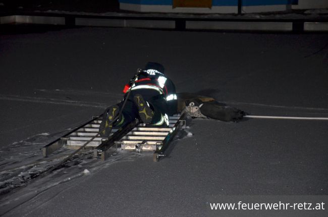 Foto 19, 01.03.2018, Übung - Person auf Eisfläche verunfallt