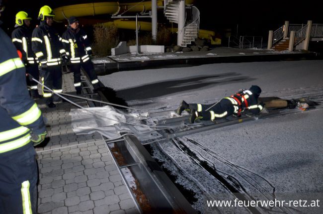 Foto 21, 01.03.2018, Übung - Person auf Eisfläche verunfallt