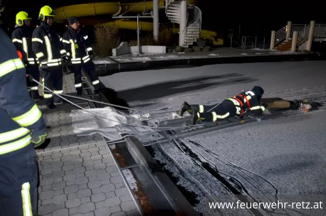 Foto 21, 01.03.2018, Übung - Person auf Eisfläche verunfallt Foto 21, 01.03.2018, Übung - Person auf Eisfläche verunfallt