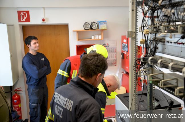 Foto 4, 26.03.2018, Übung in Betreuungseinrichtung - Zimmerbrand im Werkstättenbereich Foto 4, 26.03.2018, Übung in Betreuungseinrichtung - Zimmerbrand im Werkstättenbereich