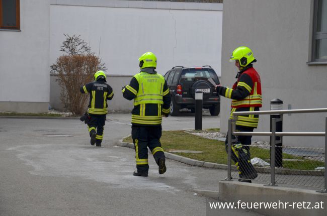 Foto 5, 26.03.2018, Übung in Betreuungseinrichtung - Zimmerbrand im Werkstättenbereich Foto 5, 26.03.2018, Übung in Betreuungseinrichtung - Zimmerbrand im Werkstättenbereich