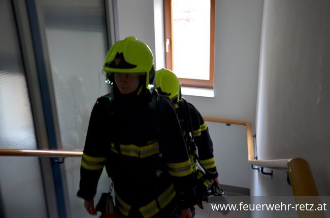 Foto 8, 26.03.2018, Übung in Betreuungseinrichtung - Zimmerbrand im Werkstättenbereich Foto 8, 26.03.2018, Übung in Betreuungseinrichtung - Zimmerbrand im Werkstättenbereich