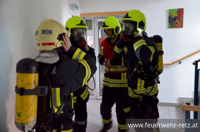 Foto 9, 26.03.2018, Übung in Betreuungseinrichtung - Zimmerbrand im Werkstättenbereich