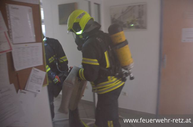 Foto 15, 26.03.2018, Übung in Betreuungseinrichtung - Zimmerbrand im Werkstättenbereich Foto 15, 26.03.2018, Übung in Betreuungseinrichtung - Zimmerbrand im Werkstättenbereich