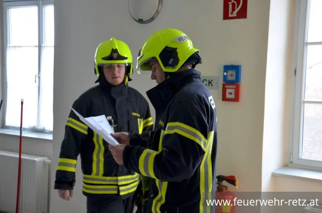 Foto 17, 26.03.2018, Übung in Betreuungseinrichtung - Zimmerbrand im Werkstättenbereich