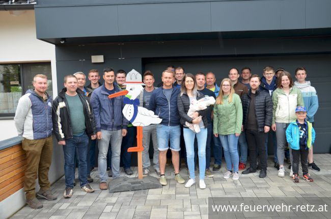 Foto 6, 09.05.2022, Der Feuerwehr – Storch ist gelandet