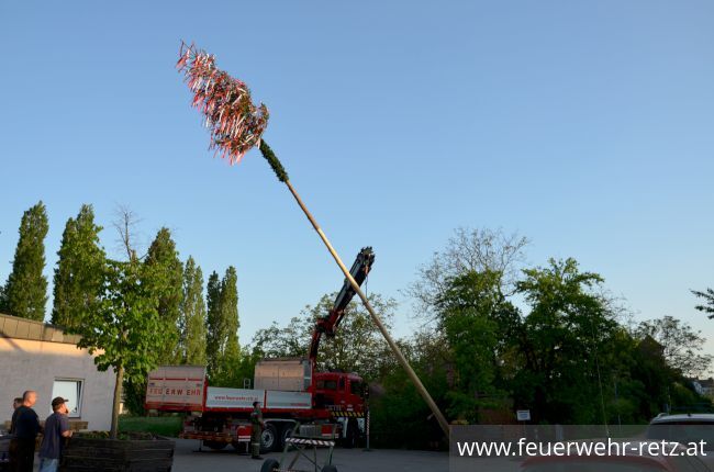 Foto 9, 07.05.2018, Maibaum aufstellen