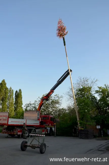 Foto 10, 07.05.2018, Maibaum aufstellen