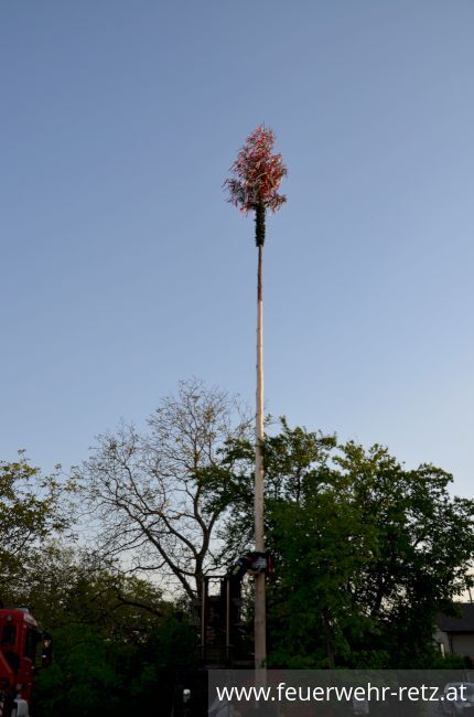 Foto 12, 07.05.2018, Maibaum aufstellen