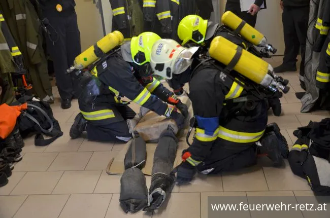 Foto 10, 15.05.2018, Prüfungen für die Ausbildungsprüfung Atemschutz - 5 erfolgreiche Gruppen in der zweiten Staffel