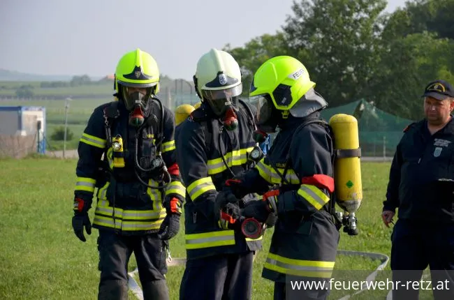 Foto 13, 15.05.2018, Prüfungen für die Ausbildungsprüfung Atemschutz - 5 erfolgreiche Gruppen in der zweiten Staffel