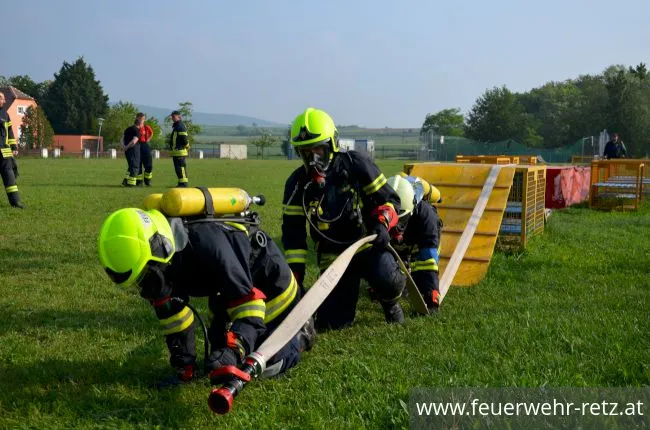 Foto 17, 15.05.2018, Prüfungen für die Ausbildungsprüfung Atemschutz - 5 erfolgreiche Gruppen in der zweiten Staffel