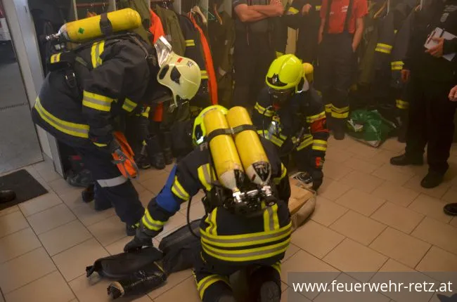 Foto 23, 15.05.2018, Prüfungen für die Ausbildungsprüfung Atemschutz - 5 erfolgreiche Gruppen in der zweiten Staffel