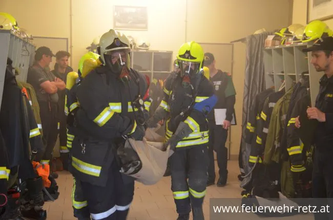Foto 24, 15.05.2018, Prüfungen für die Ausbildungsprüfung Atemschutz - 5 erfolgreiche Gruppen in der zweiten Staffel