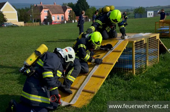 Foto 29, 15.05.2018, Prüfungen für die Ausbildungsprüfung Atemschutz - 5 erfolgreiche Gruppen in der zweiten Staffel