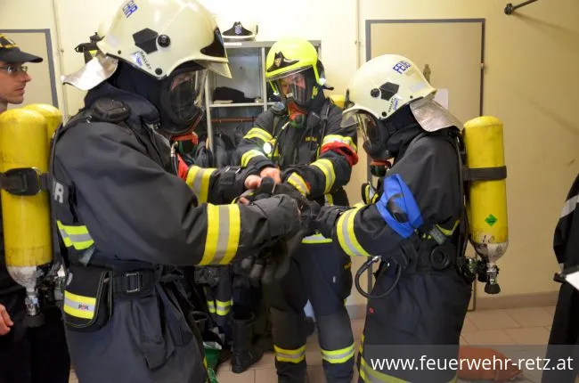 Foto 35, 15.05.2018, Prüfungen für die Ausbildungsprüfung Atemschutz - 5 erfolgreiche Gruppen in der zweiten Staffel