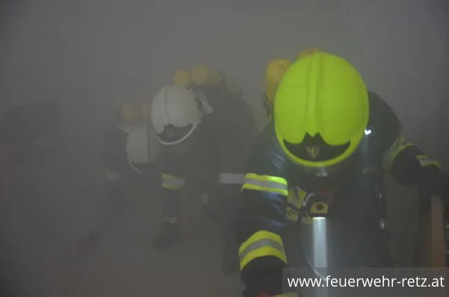 Foto 36, 15.05.2018, Prüfungen für die Ausbildungsprüfung Atemschutz - 5 erfolgreiche Gruppen in der zweiten Staffel