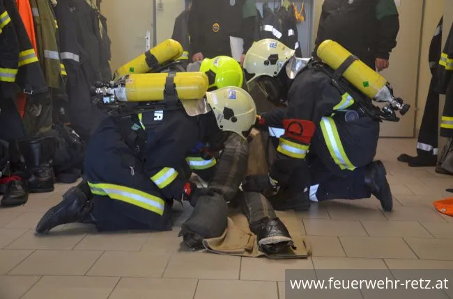 Foto 37, 15.05.2018, Prüfungen für die Ausbildungsprüfung Atemschutz - 5 erfolgreiche Gruppen in der zweiten Staffel