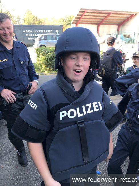 Foto 1, 17.10.2018, Fertigkeitsabzeichen/-Spiel Feuerwehrtechnik in Pernersdorf