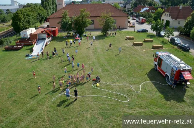 Foto 1, 01.08.2021, Blaulicht Nachmittag mit Feuerwehr und Rotes Kreuz - Ferienspiel 2021 im FF-Haus Retz