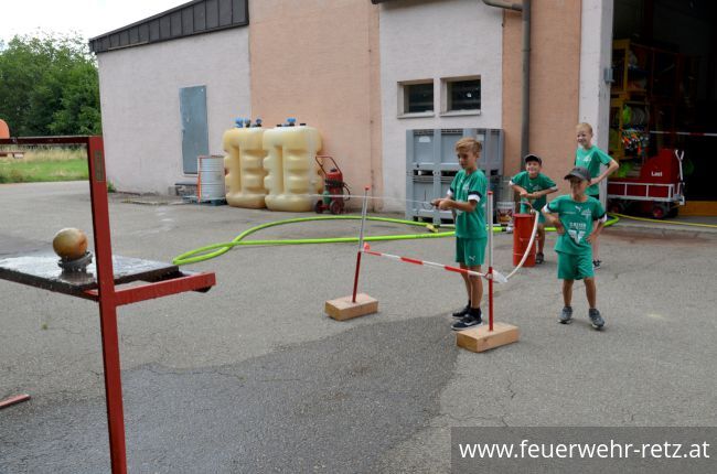 Foto 3, 01.08.2021, Blaulicht Nachmittag mit Feuerwehr und Rotes Kreuz - Ferienspiel 2021 im FF-Haus Retz