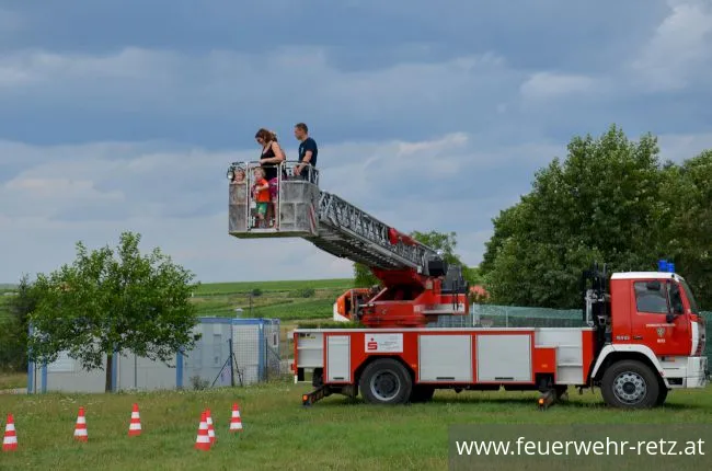 Foto 4, 01.08.2021, Blaulicht Nachmittag mit Feuerwehr und Rotes Kreuz - Ferienspiel 2021 im FF-Haus Retz