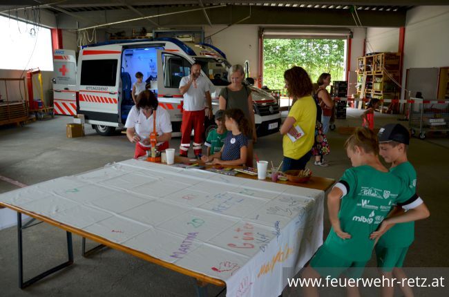 Foto 5, 01.08.2021, Blaulicht Nachmittag mit Feuerwehr und Rotes Kreuz - Ferienspiel 2021 im FF-Haus Retz