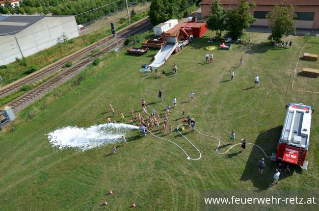 Foto 9, 01.08.2021, Blaulicht Nachmittag mit Feuerwehr und Rotes Kreuz - Ferienspiel 2021 im FF-Haus Retz