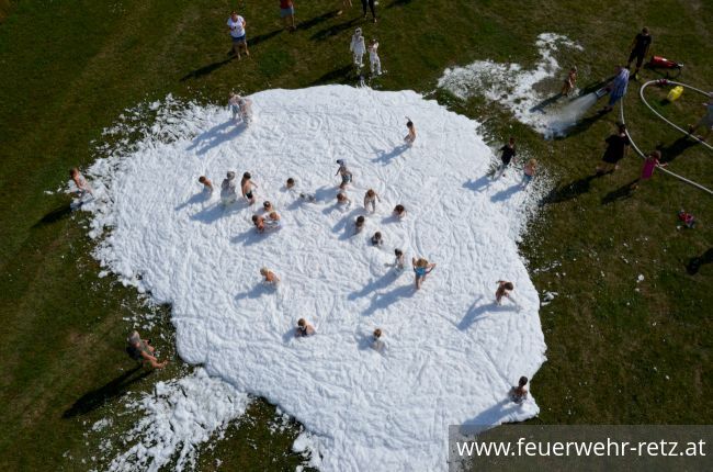 Foto 12, 01.08.2021, Blaulicht Nachmittag mit Feuerwehr und Rotes Kreuz - Ferienspiel 2021 im FF-Haus Retz