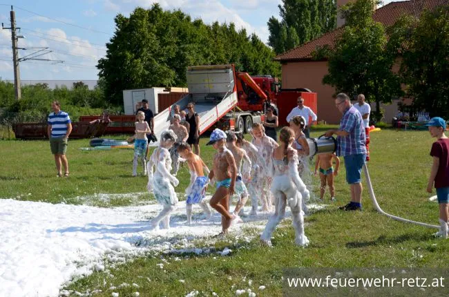 Foto 13, 01.08.2021, Blaulicht Nachmittag mit Feuerwehr und Rotes Kreuz - Ferienspiel 2021 im FF-Haus Retz