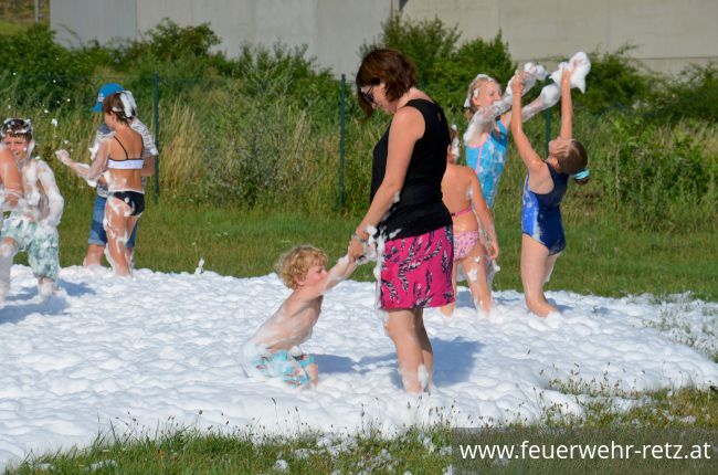 Foto 15, 01.08.2021, Blaulicht Nachmittag mit Feuerwehr und Rotes Kreuz - Ferienspiel 2021 im FF-Haus Retz