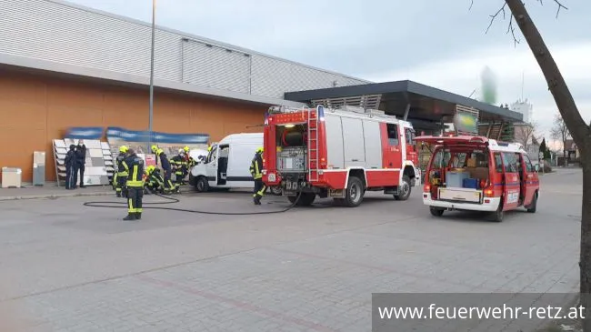 Foto 3, 10.04.2021, Brandeinsatz - Fahrzeugbrand