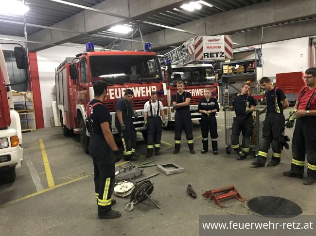 Foto 1, 14.09.2018, Mittwochsübungen - Kran und Greifzug im Einsatz Foto 1, 14.09.2018, Mittwochsübungen - Kran und Greifzug im Einsatz