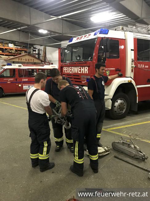 Foto 3, 14.09.2018, Mittwochsübungen - Kran und Greifzug im Einsatz Foto 3, 14.09.2018, Mittwochsübungen - Kran und Greifzug im Einsatz