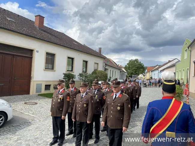 Foto 1, 12.09.2022, Feuerwehrhochzeit in Retz - Oberfeuerwehrmann Martin Seher hat geheiratet