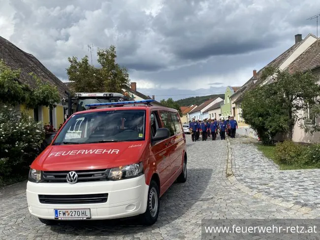 Foto 2, 12.09.2022, Feuerwehrhochzeit in Retz - Oberfeuerwehrmann Martin Seher hat geheiratet
