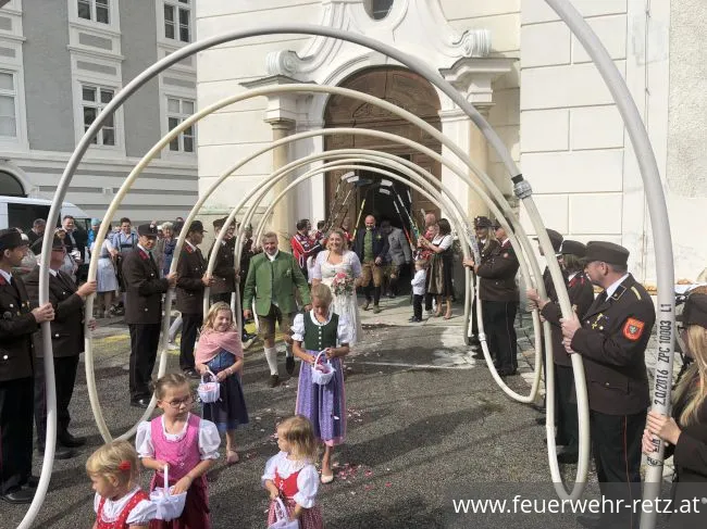 Foto 4, 12.09.2022, Feuerwehrhochzeit in Retz - Oberfeuerwehrmann Martin Seher hat geheiratet