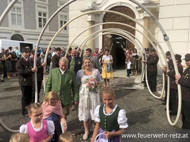 Foto 5, 12.09.2022, Feuerwehrhochzeit in Retz - Oberfeuerwehrmann Martin Seher hat geheiratet