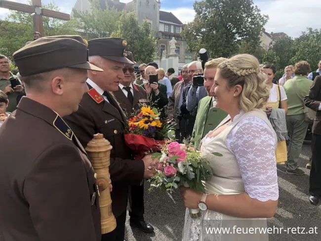 Foto 6, 12.09.2022, Feuerwehrhochzeit in Retz - Oberfeuerwehrmann Martin Seher hat geheiratet