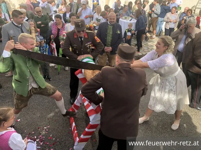 Foto 7, 12.09.2022, Feuerwehrhochzeit in Retz - Oberfeuerwehrmann Martin Seher hat geheiratet